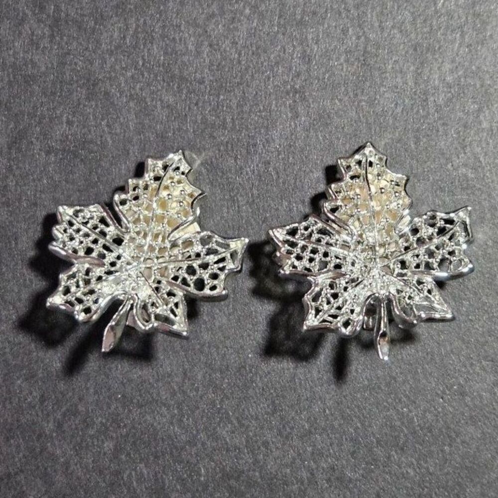 Silver tone Sarah Coventry leaf clip on earrings